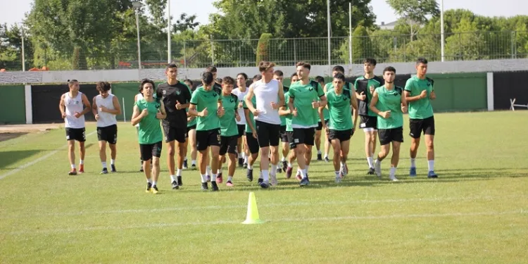 Genç Horozlar yeni sezon için sahaya indi