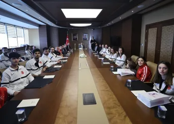 Bakan Dr. Osman Aşkın Bak, İşitme Engelliler Voleybol Milli Takımları’nı kabul etti