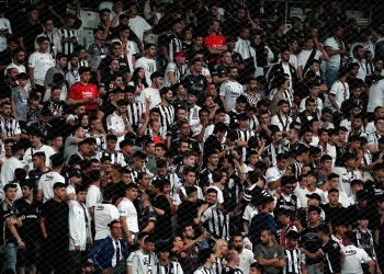 Beşiktaş Stadyumu’nda ‘yönetim istifa’ sesleri