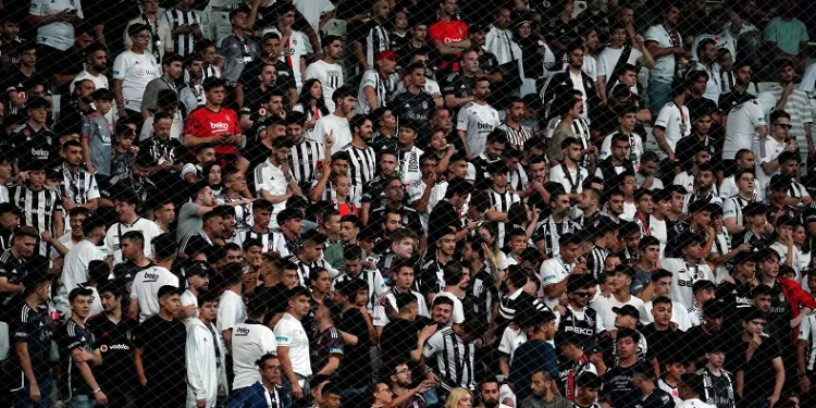 Beşiktaş Stadyumu’nda ‘yönetim istifa’ sesleri