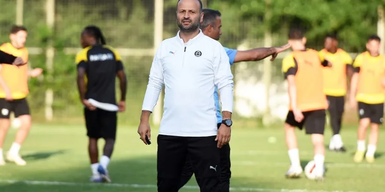 Manisa FK Teknik Direktörü Osman Zeki Korkmaz: “Hücum hattına 1-2 takviyeyle kadromuzu tamamlayacağız”