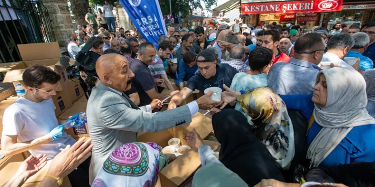 Bursa’da aşure kazanları birlik için kaynadı