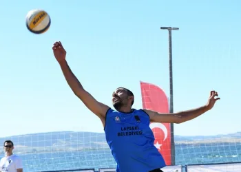 Lapseki’de plaj voleybolu heyecanı başladı