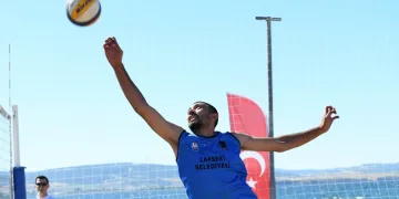Lapseki’de plaj voleybolu heyecanı başladı