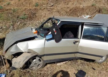 Otomobil şarampole yuvarlandı