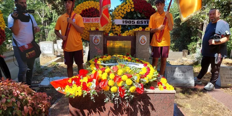 Galatasaray’ın kurucu başkanı Ali Sami Yen kabri başında anıldı