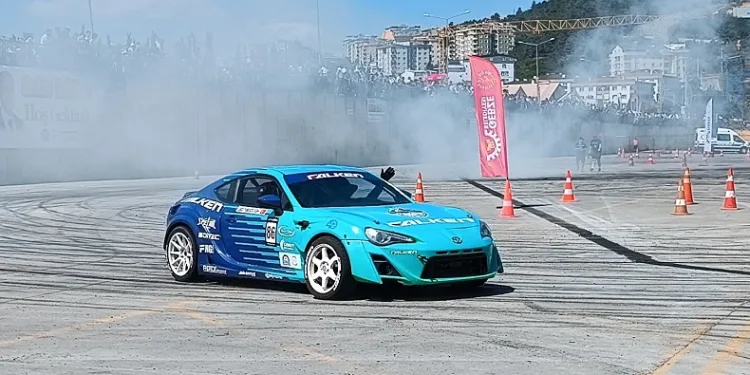 Drift gösterisi adrenalin dolu anlar yaşattı