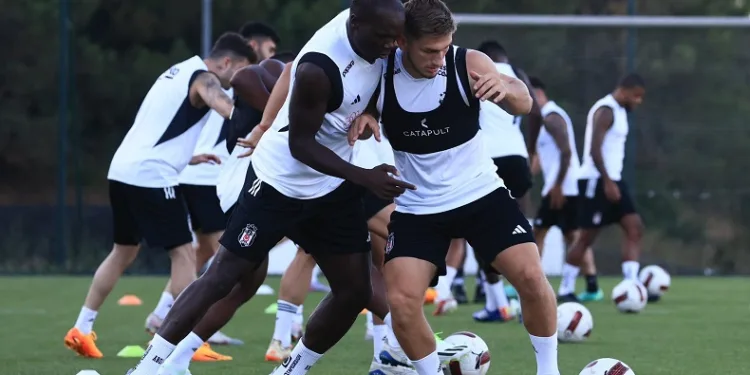 Beşiktaş, KF Tirana maçının taktiğini çalıştı
