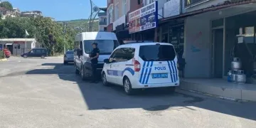 Fotoğrafçı, düğün sahiplerine kurşun yağdırdı