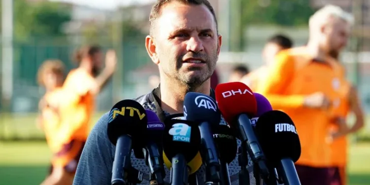 Galatasaray Teknik Direktörü Okan Buruk: “Sentetik bir sahada oynayacağız, bizim için değişik olacak”