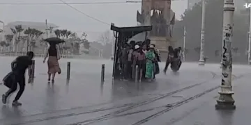 Taksim’de sağanak yağış etkili oldu