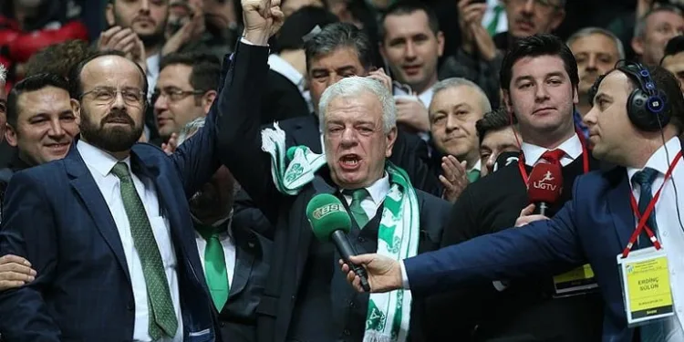Ali Ay’dan Bursaspor yönetimine: “Kongre kararı alın”