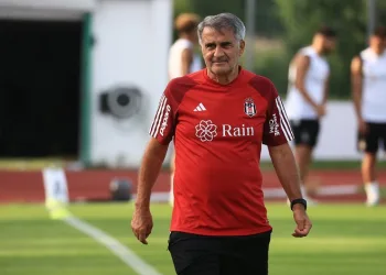 Beşiktaş Teknik Direktörü Şenol Güneş: “Amartey’i hem stoper hem orta sahaya düşündük”