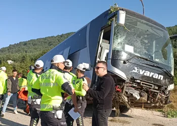 Yolcu otobüsü yoldan çıktı