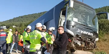 Yolcu otobüsü yoldan çıktı