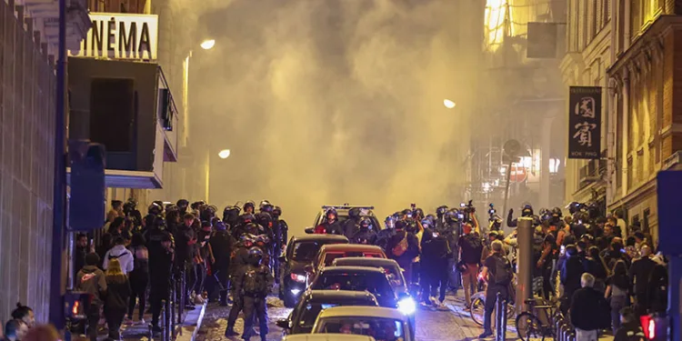 Paris’te belediye başkanının evine saldırı