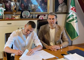 Bursaspor, Deniz Aydın’la sözleşme yeniledi