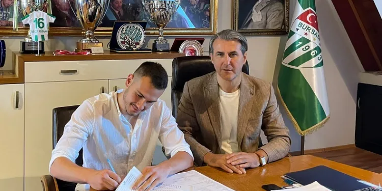 Bursaspor, Deniz Aydın’la sözleşme yeniledi