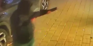 Dükkanını kurşunladılar