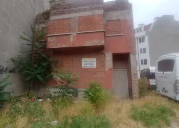 Yıllardır yıkılma tehlikesi var