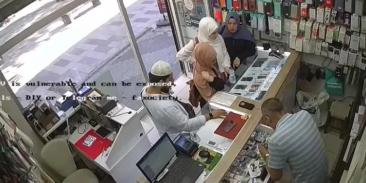 Sahte dolarla son model telefon aldılar