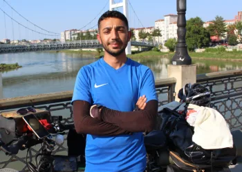 Genç, bisikletiyle Karadeniz’i turluyor