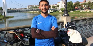 Genç, bisikletiyle Karadeniz’i turluyor
