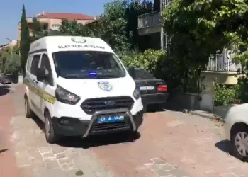 Sevgilisini sırtından bıçakladı