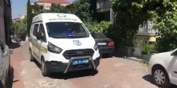 Sevgilisini sırtından bıçakladı