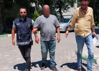 Göçmen kaçakçısı yakalandı