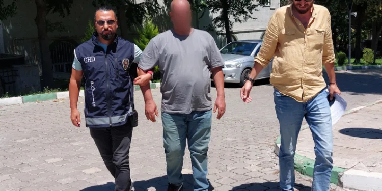 Göçmen kaçakçısı yakalandı