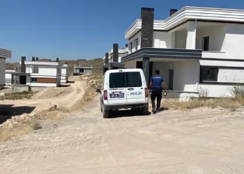 Mobilya ustasını vurup kaçtı
