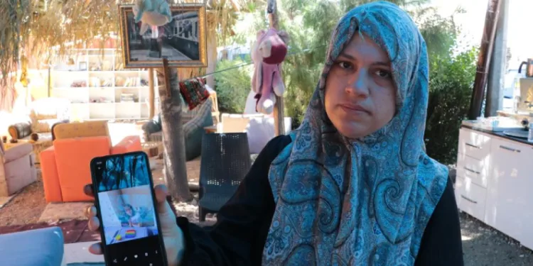 Kızının hatıralarını ararken, arkadaşının fotoğraflarını buldu