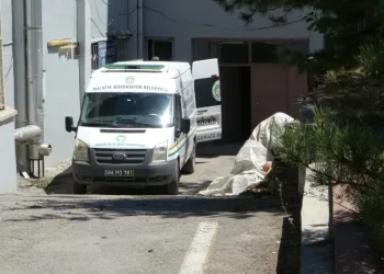 30 bıçak darbesiyle katletti