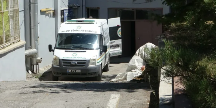 30 bıçak darbesiyle katletti