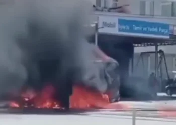 Korkutan araç yangını