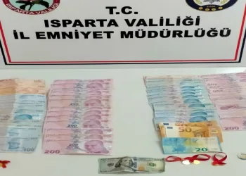 400 bin lirasını dolandırdı
