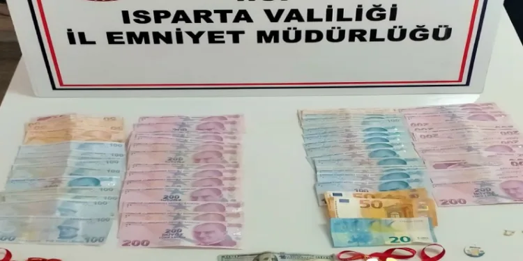 400 bin lirasını dolandırdı