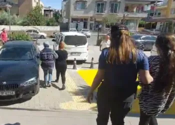 Hırsızlık şüphelisi 2 kadın tutuklandı