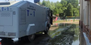Selin izleri TOMA ile temizlendi