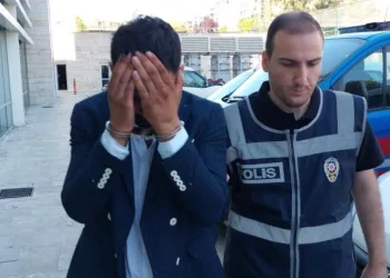 Kazara çarpıştığı şahsı tabancayla yaraladı
