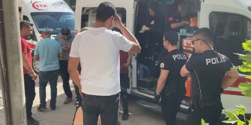 Hırsız ev sahiplerine bıçakla saldırdı