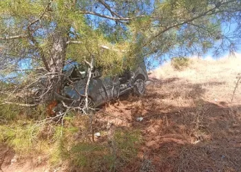 Uçuruma düştü