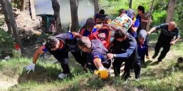 Patika yolda giderken ayağını kırdı