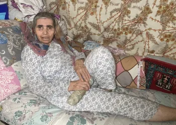 Felçli kadını hem karanlıkta hem sıcakta bıraktı