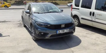 Beton otomobilin üzerine döküldü