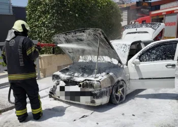Park halindeki otomobilde yangın