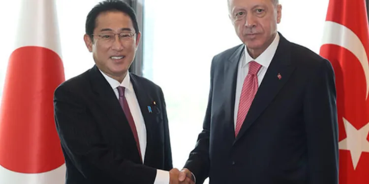 Erdoğan, Fumio Kishida ile görüşme gerçekleştirdi