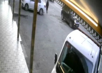 Geri manevra yaparken kadını ezdi