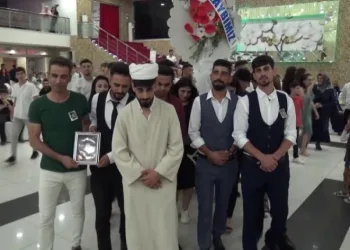 Damada ‘acı kaybımız’ yazılı çelenk